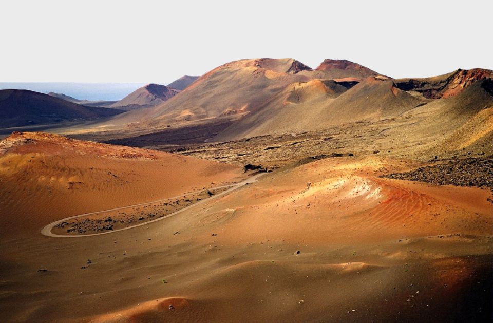 Arrecife: Timanfaya and Green Lagoon for Cruise Passengers - Geothermal energy, then the Green Lagoon contrast