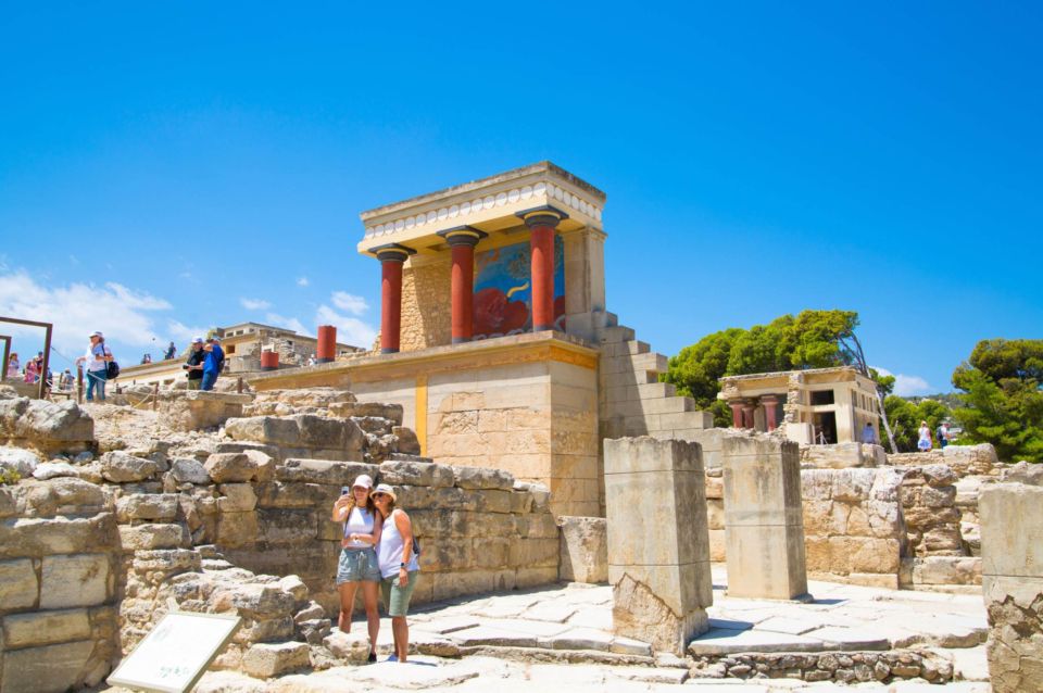 Crete: Knossos Palace and Museum E-Tickets with Audio Guides - Heraklion Archaeological Museum: the one that usually wins people over