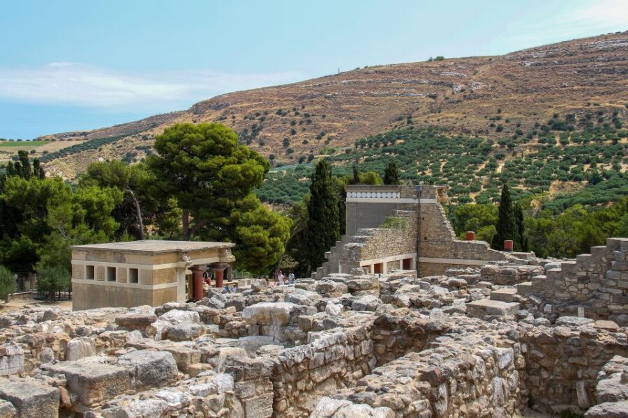 Crete: Knossos Palace & Heraklion Guided Tour - Walking Heraklion’s Mixed Heritage: Lion Square, Venetian Touches, and Sea Views