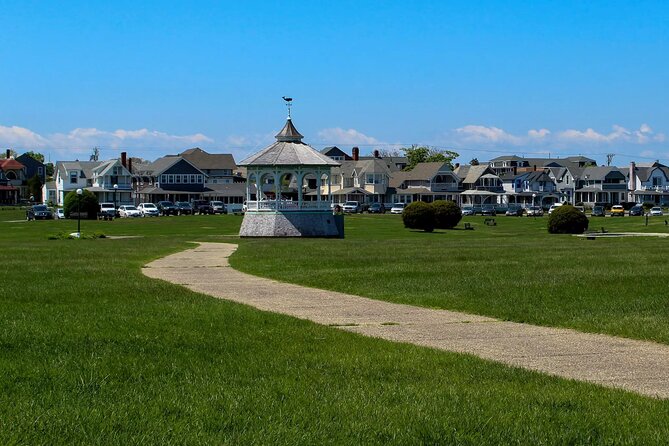 Discovering Oak Bluffs: A Self-Guided Audio Tour - The finish at the harbor: ending on Lake Avenue