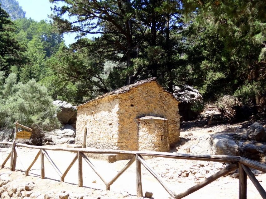 From Chania/Rethymno: Samariá Gorge Guided Hike with Pickup - Mid-Hike Facilities and Water Points: Plan Like You’re Responsible