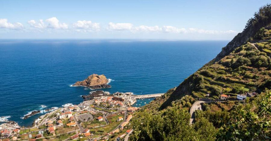 From Funchal: Best of Madeira's West Tour - Guides and multilingual commentary: facts with a human touch