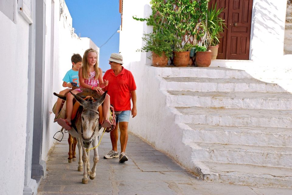 From Rhodes: Lindos Round-Trip Bus Transfer with Free Time - Photo Stop on the Way Back: Amphitheatre Hill Moments