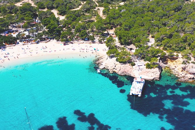 Ibiza Beach Hopping Cruise with Paddleboards, Drinks and Food 6h - Lunch and drinks on board: what’s included, and how to make it feel like value