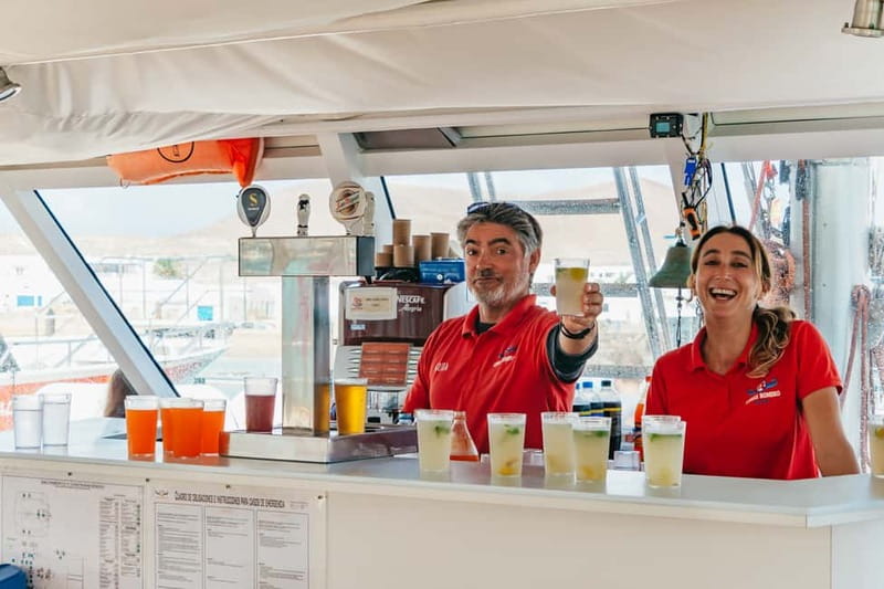 La Graciosa: Island Cruise with Lunch and Water Activities - The guide and onboard vibe: live commentary in four languages