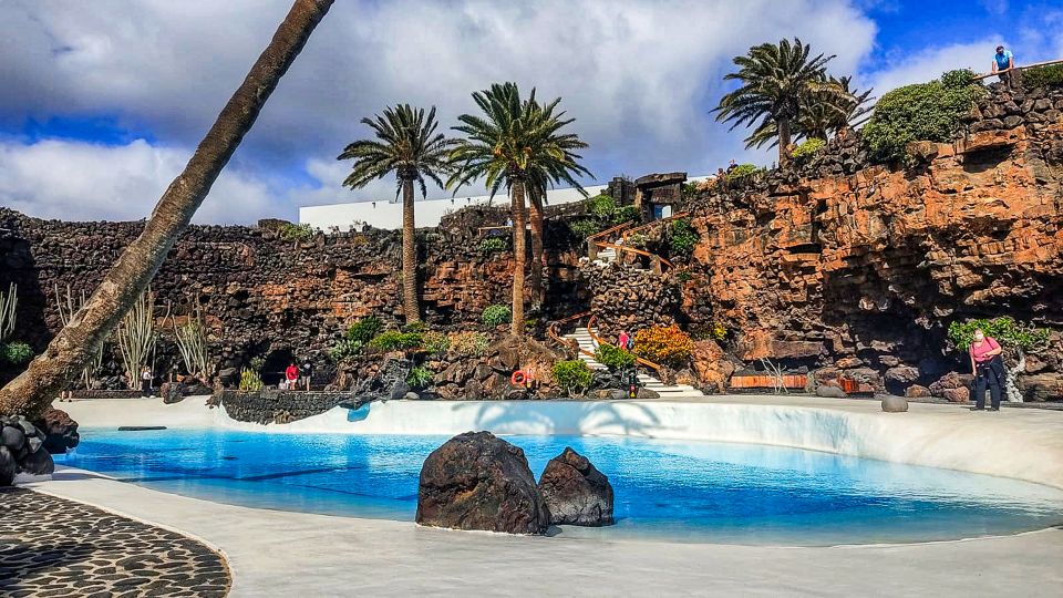 Lanzarote: Full-Day Island Highlights Tour - Pickup, pacing, and what makes the day feel comfortable