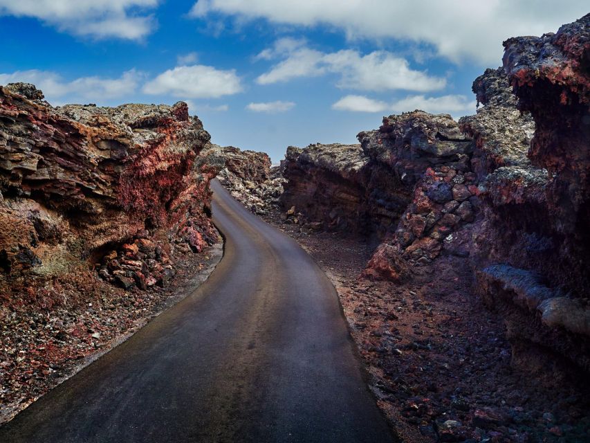 Lanzarote: Guided Day Trip to Timanfaya Park & Lago Verde - Lunch at the Midday Stop: Buffet-Style Convenience (Not Always Everyone’s Favorite)