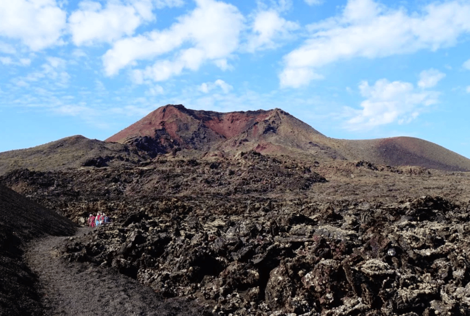 Lanzarote: Hike Across Timanfaya's Volcanic Landscapes - Timanfaya’s volcanic terrain: why this walk beats the bus
