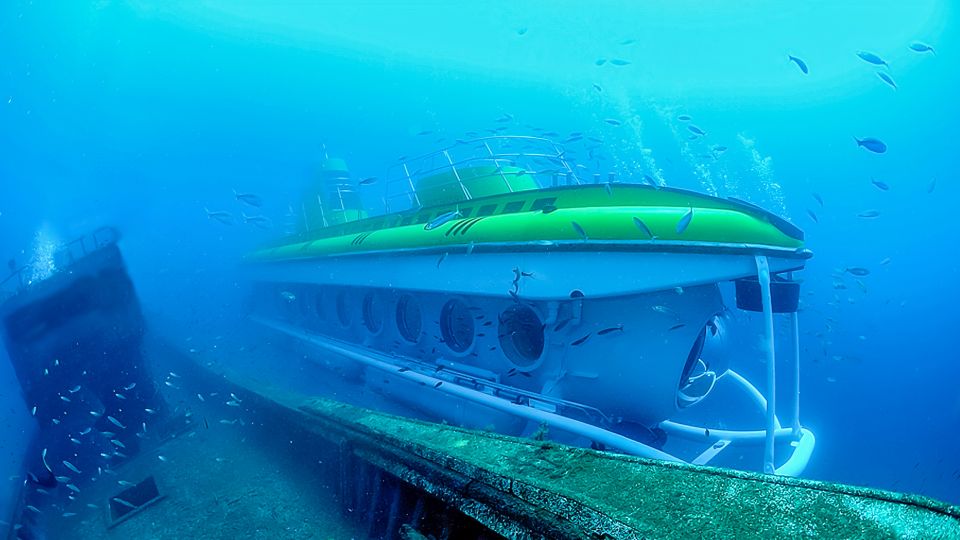 Lanzarote: Real Submarine Dive with Hotel Pickup - Puerto Calero Marina: why the free time is a smart bonus