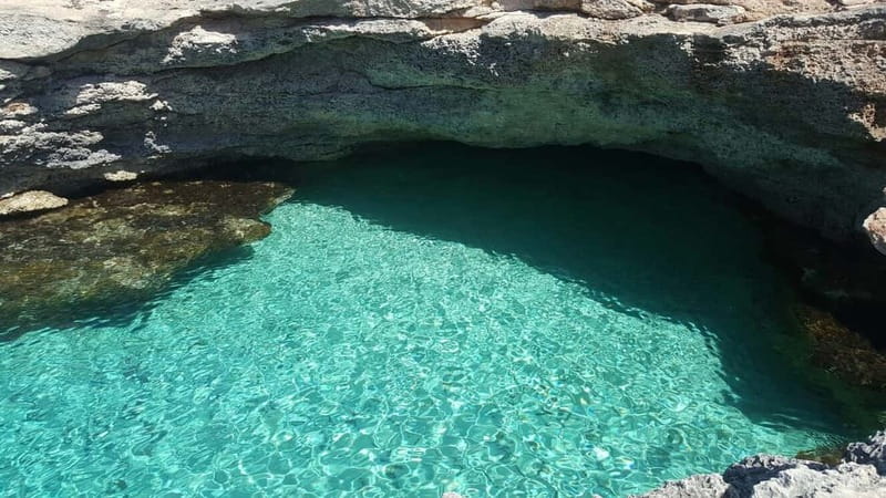 Malta: Comino+ Santa Maria Bay, Blue Lagoon + Seacaves tour - Santa Maria Bay on Comino: 90 Minutes of Quiet Water Time
