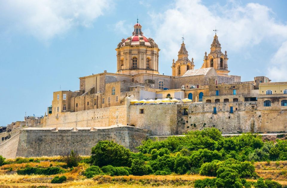 Malta: Mdina, Dingli Cliffs and San Anton Botanical Gardens - San Anton Botanical Gardens: ducks, old trees, and a presidential palace edge
