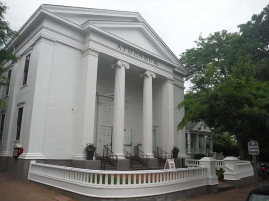 Nantucket: Downtown Walking Tour - Early European settlement: where the story starts to get complicated