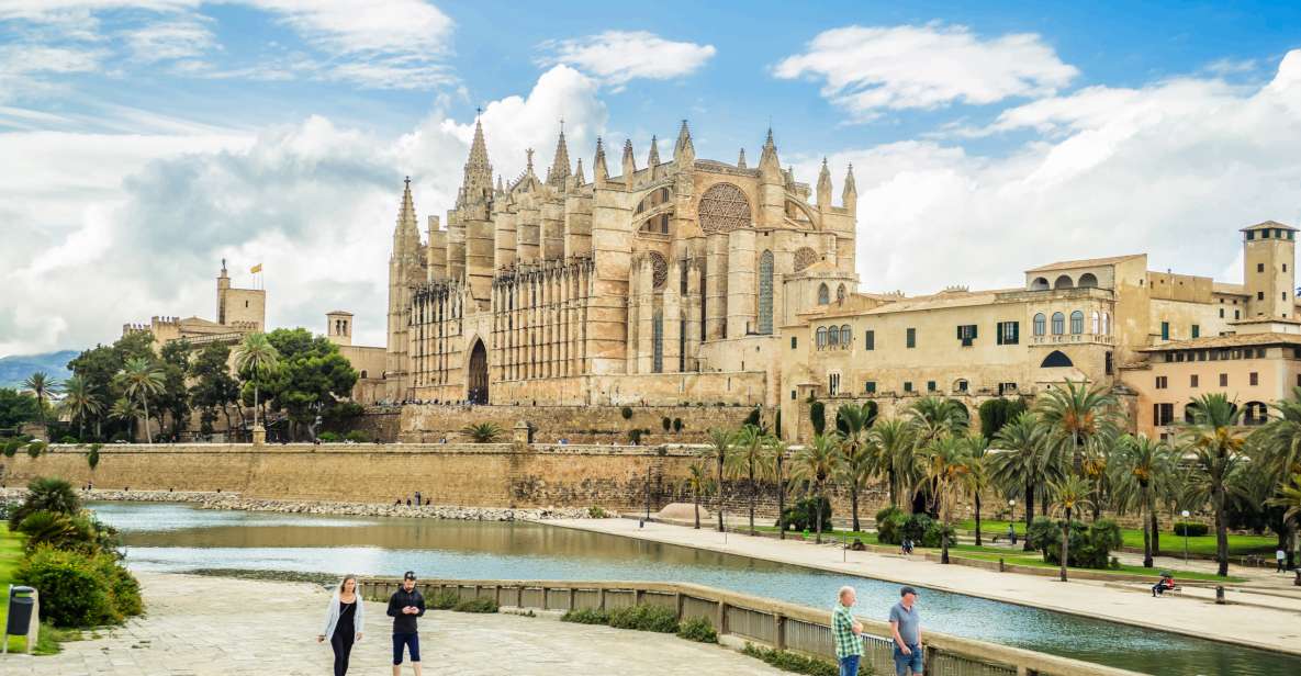 Palma: Cathedral of Mallorca Skip-the-Line Entry Ticket - What you’ll see inside: three naves, royal tombs, and that rose window