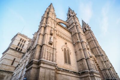 Palma: Cathedral of Mallorca Skip-the-Line Entry Ticket - Meeting the security gate and using your mobile voucher