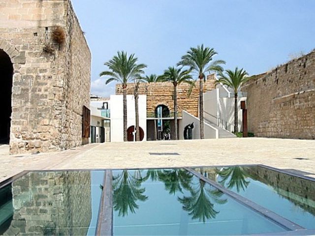 Palma de Mallorca: Guided Tour of the Old Town - With a German guide or private group, you control the language