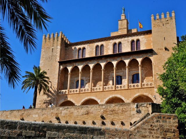 Palma de Mallorca: Guided Tour of the Old Town - Meeting point, walking pace, and what to wear