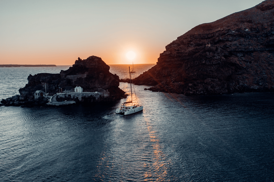 Santorini: Catamaran Caldera Cruise with Meal and Drinks - Day Cruise vs Sunset Cruise: pick the mood, not just the time