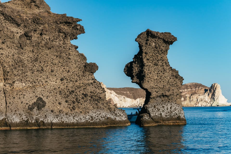 Santorini: Sailing Catamaran Cruise with BBQ and Drinks - How the guide experience supports the views