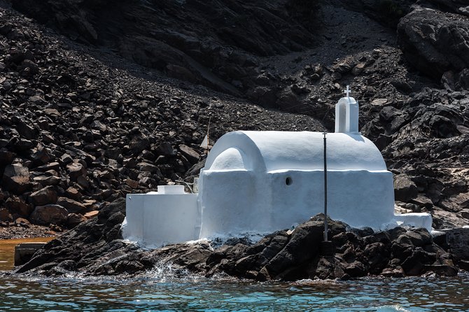 Santorini Volcano and Hot Springs Cruise Tour from Fira Old Port - Palea Kameni hot springs: how the swim works and what “hot” means