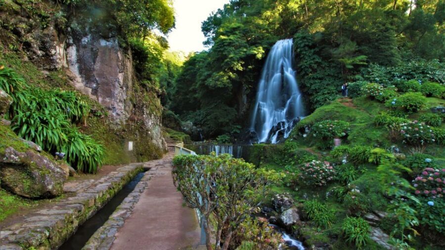 São Miguel East: Full-Day Van Tour with Lunch - Timing and What to Wear: Your Day’s Small Decisions