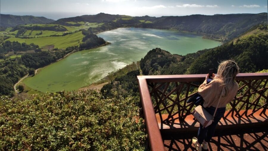 São Miguel East: Full-Day Van Tour with Lunch - Furnas Lake: A Town and a Volcano in One Place