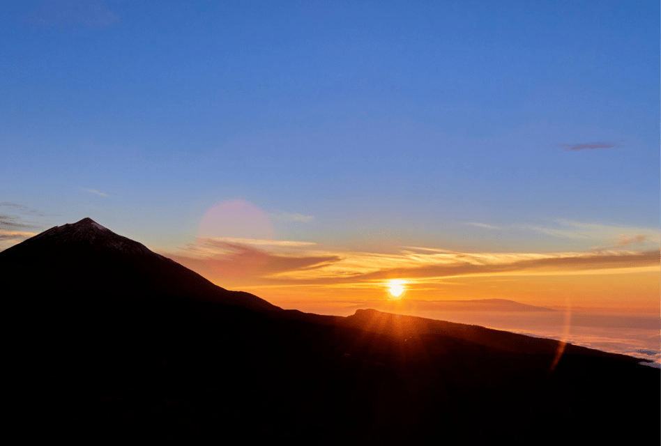 Teide: Guided Sunset & Stargazing Tour by Night with Dinner - The drive up: clouds, curves, and staying comfortable