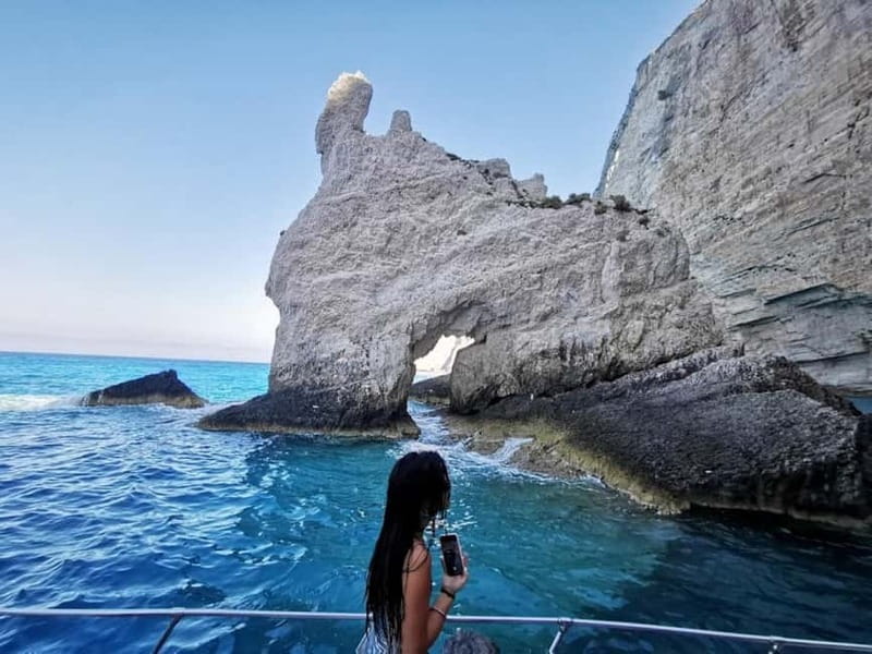 Zakynthos: Shipwreck Beach, Viewpoint, Blue Caves Day Tour - Lunch in Anafonitria: Greek tavern food and the dance payoff
